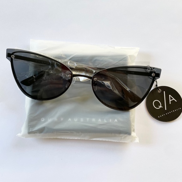 ✨NWT✨ QUAY Lady Luck Oversized Cat Eye Sunglasses in Black Smoke main image 5